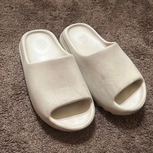 Yeezy Slide